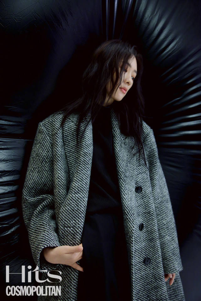 大衣 视后童瑶彻底放开了!穿职场装霸气侧漏,比章子怡都要有女王范