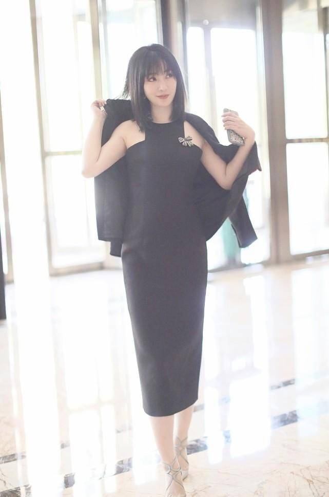 身材 柳岩的极品身材真让人羡慕，女人看了也会脸红，九头身比例真不错