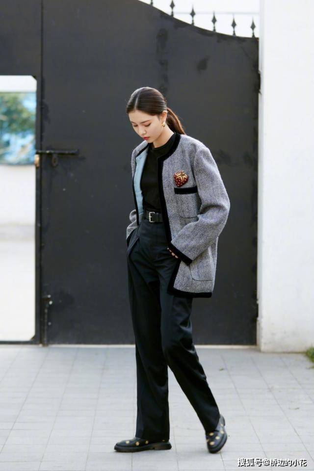 马尾 宋妍霏穿衣真有气场，169身高只不过穿了高腰西装裤，超模范尽显