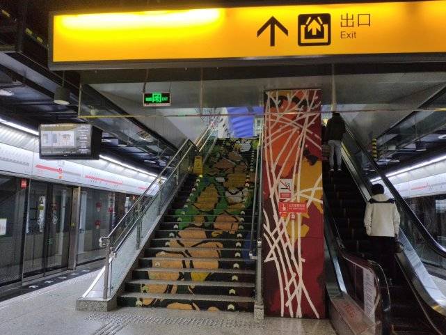 超炫酷!重庆现全国最大涂鸦地铁站,涂鸦画总面积达5000平方米