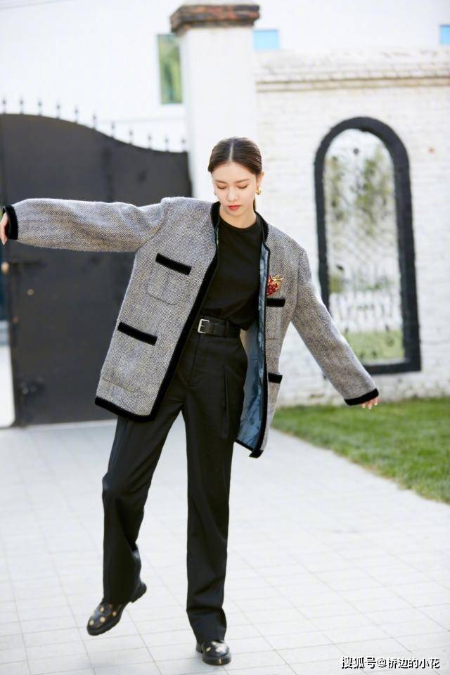 马尾 宋妍霏穿衣真有气场，169身高只不过穿了高腰西装裤，超模范尽显