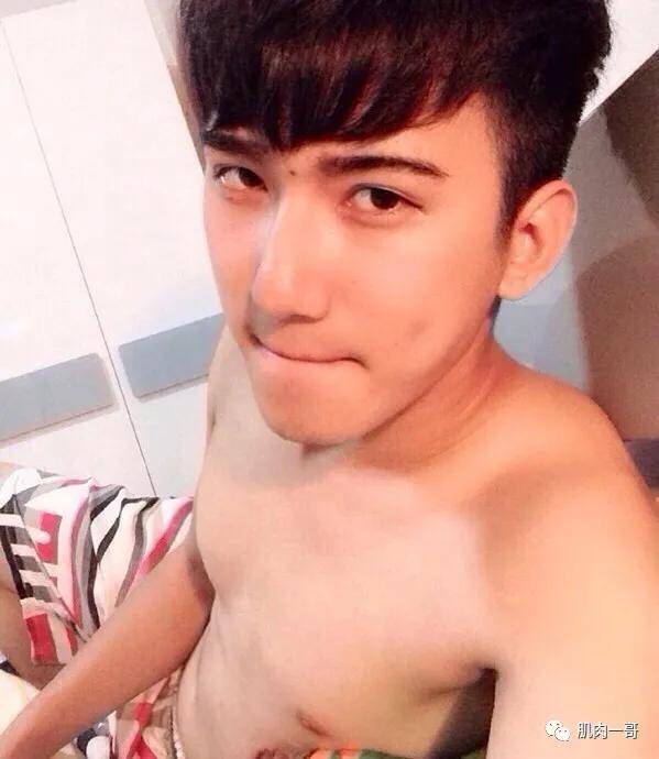 身材|94年翘臀男教练走红网络，网友直呼我可以