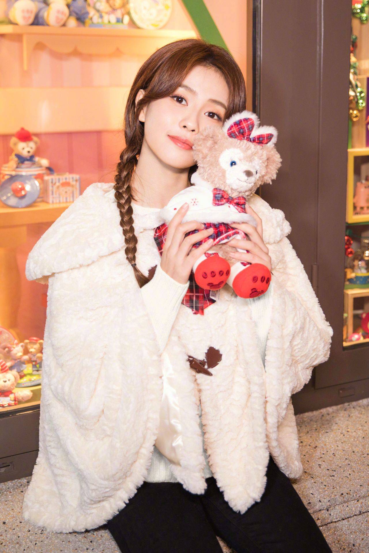 进行 冬季寒冷，解析了白鹿穿搭，表示好羡慕，有风度还有温度