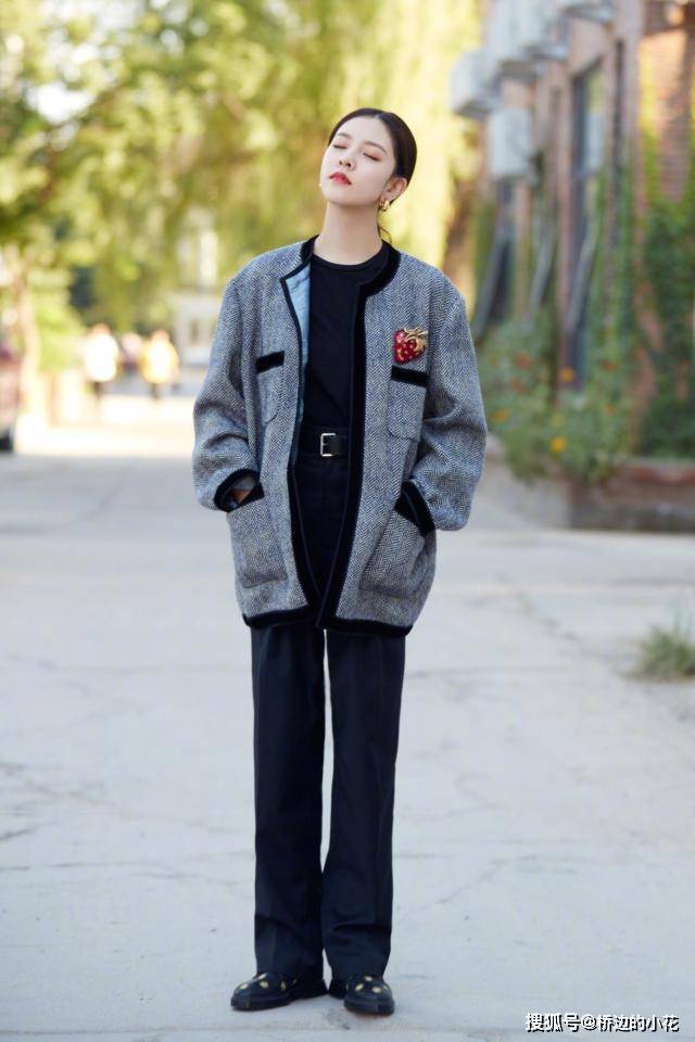 马尾 宋妍霏穿衣真有气场，169身高只不过穿了高腰西装裤，超模范尽显