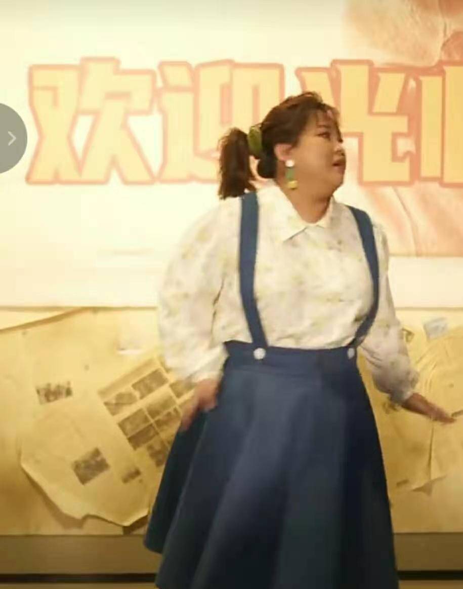 因为42岁温峥嵘近照瘦脱相，皮包骨似大头娃娃，面对蛋糕一口不吃