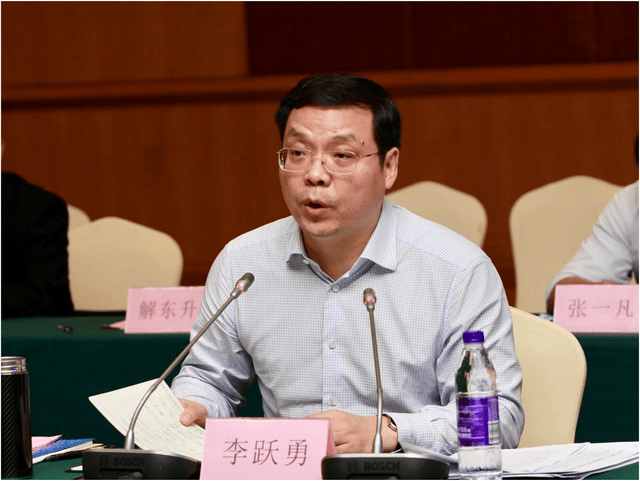 香港经济导报天中宝地四亿消费人群驻马店市长李跃勇话营商环境