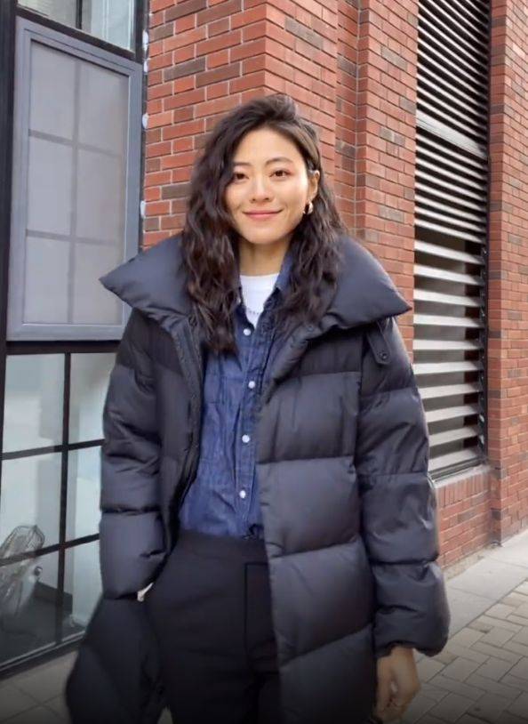 颜色 谁说黑色羽绒服老土？35岁博主连搭7套时髦显气质，每套都想照搬