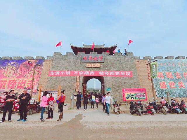 都非常看好,不少东黄村人把它视为全村的希望,认为可以和袁家村一样