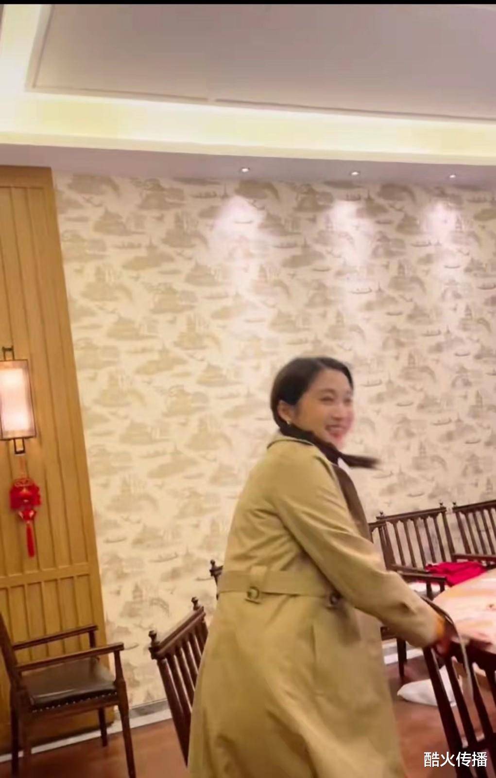 魔性|明星也是5G冲浪选手，关晓彤再次演唱“穷叉叉”，贾玲笑得真“魔性”