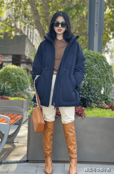 棕色 长筒靴不好搭配？那是你没遇到这4件上衣，这样穿上气场全开