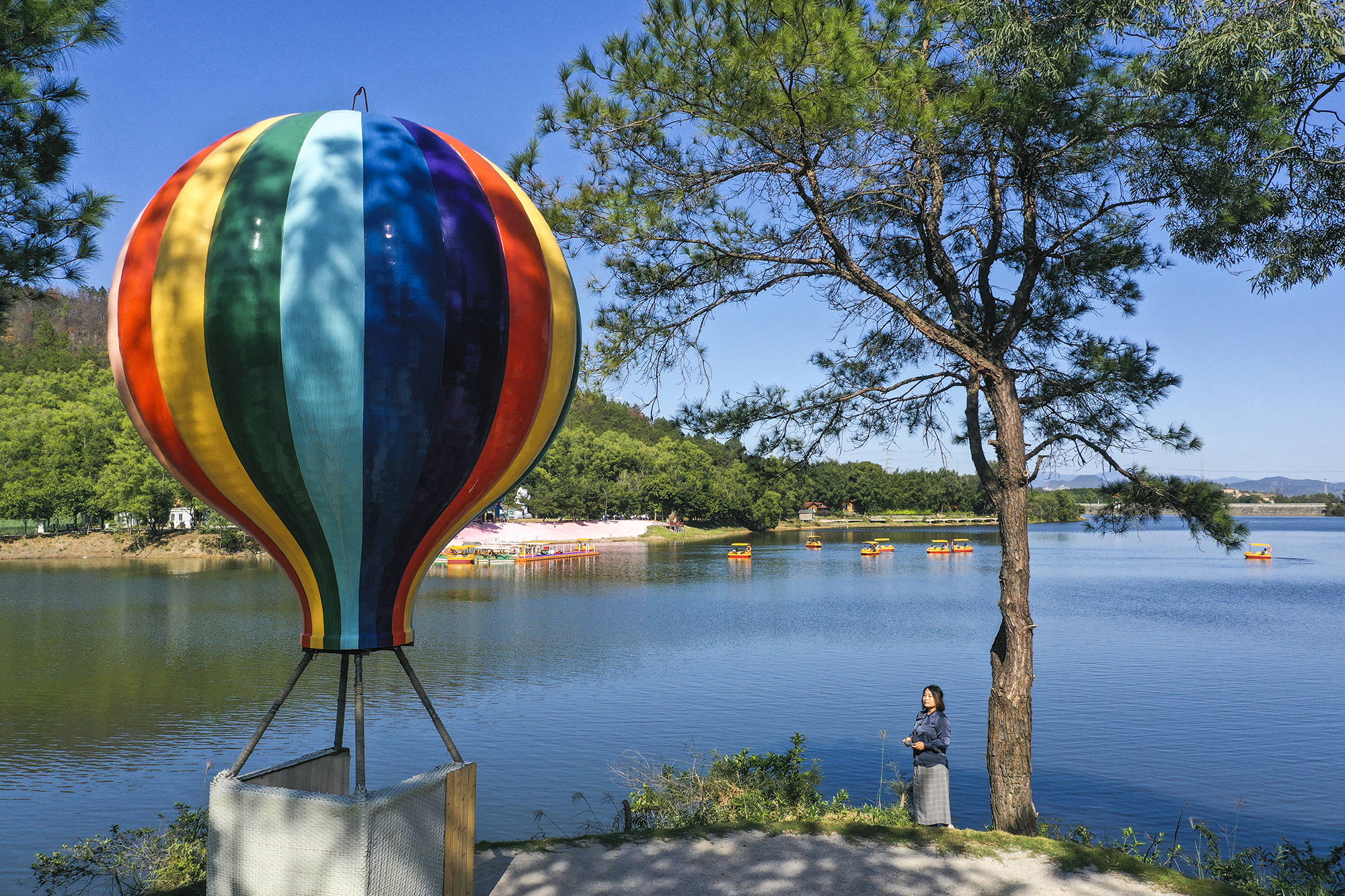 广东潮州有个网红景区,有小奈良和小火山岛之称,拍照遛娃两不误