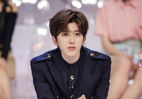 卫视|年度综艺霸屏榜：何炅和谢娜各自上榜3次，排名第六的综艺已停播