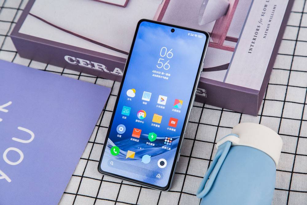 12G＋526G旗舰跌至2199，67W＋5065毫安，大电池真香