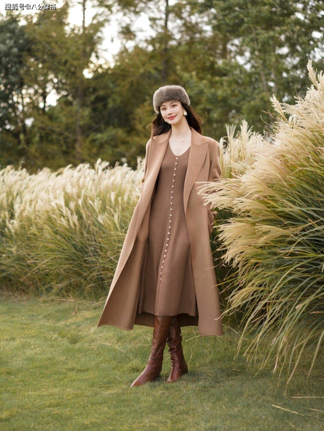 黑色 冬天穿大衣最好选这几个颜色，温柔显白不挑人，黑黄皮也能驾驭