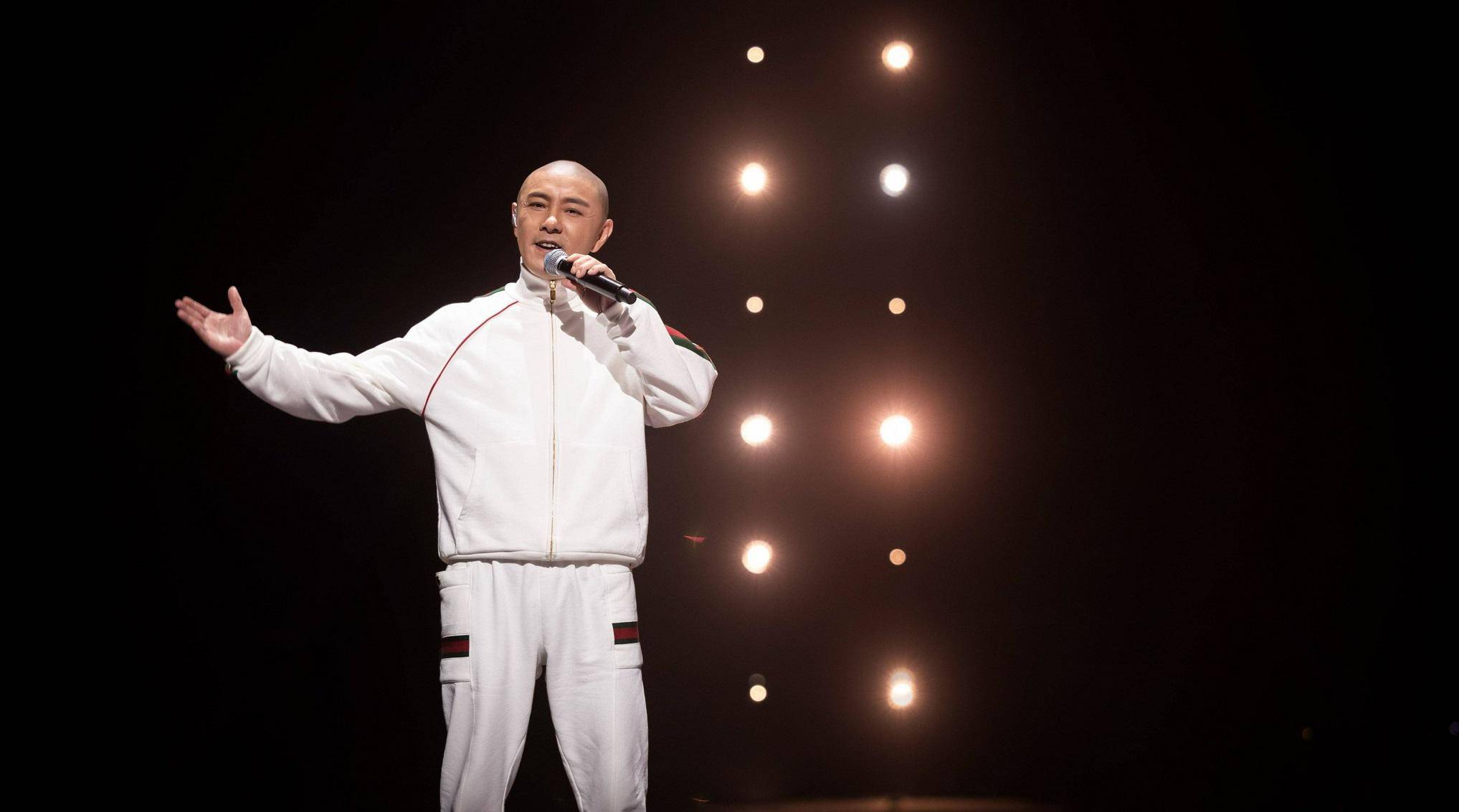 治愈|《追光吧！》，是张卫健、吴镇宇们给自己的一次“去油治愈”之旅