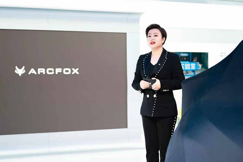 极氪新能源工作服 b081765f0d1a4fe285909a57b7443190.jpeg