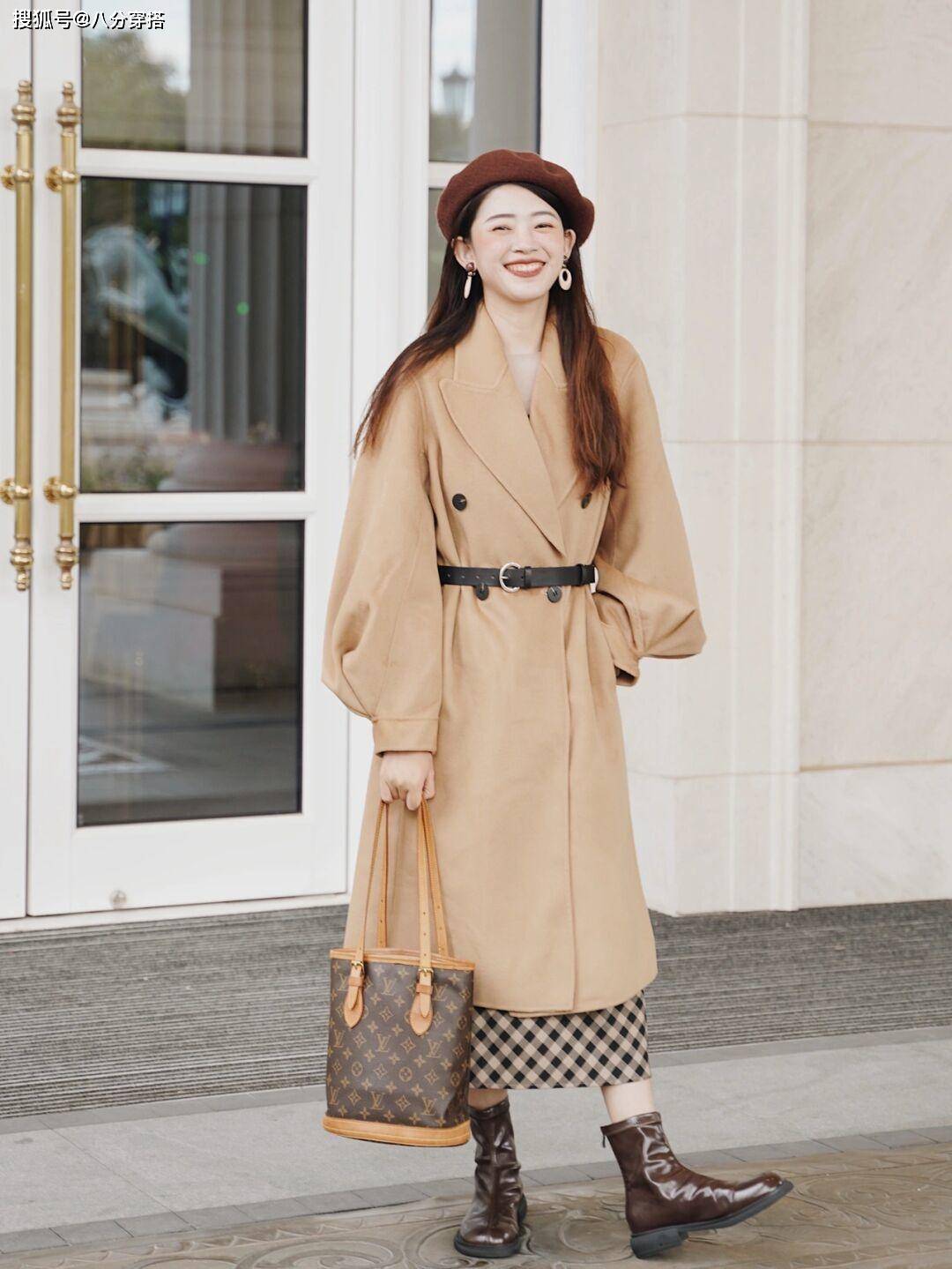 黑色 冬天穿大衣最好选这几个颜色,温柔显白不挑人,黑黄皮也能驾驭