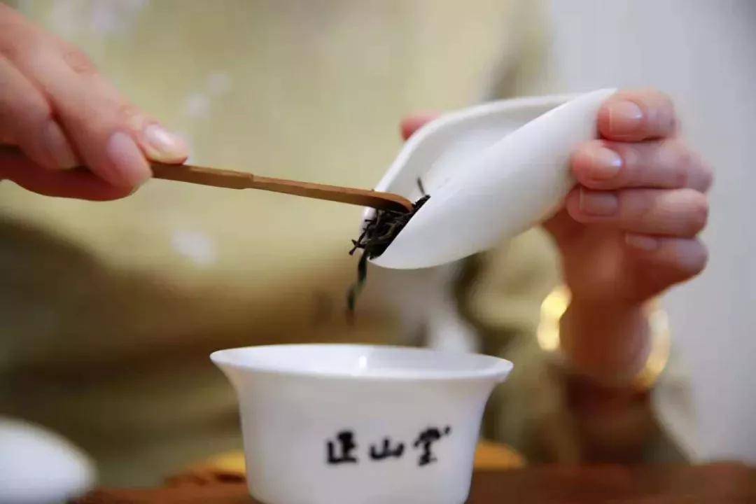 小雪|围炉煮茶暖,把盏品香动_糍粑