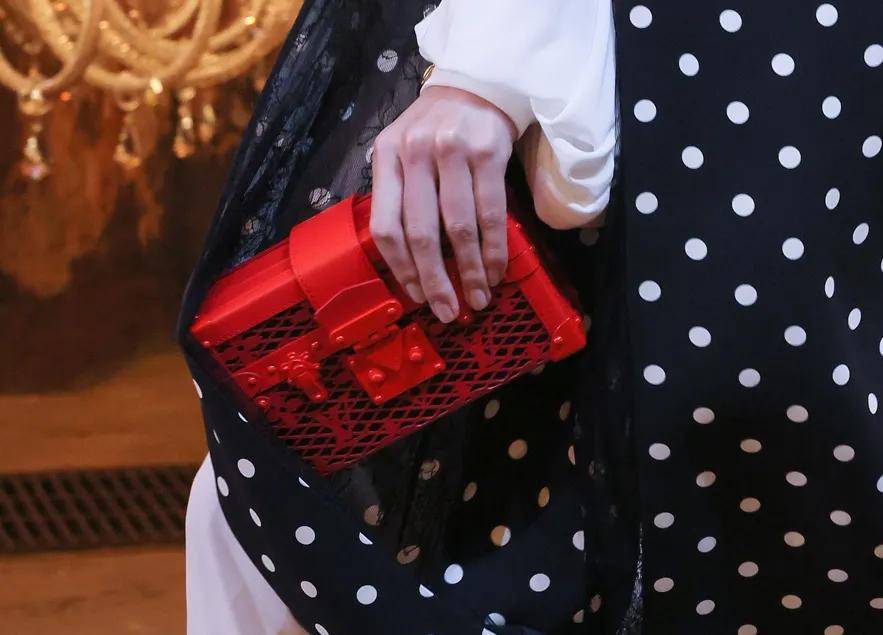 Vuitton 路易威登运1200盏华灯来上海办舞会,章子怡刘嘉玲舒淇全来了!