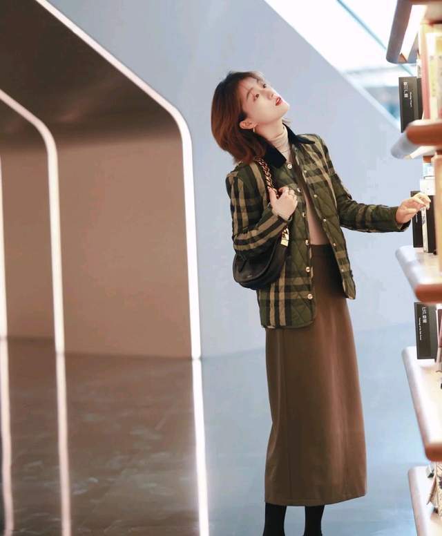 细节 冬天穿衣不要太繁杂，注重穿搭细节，轻松摆脱路人感