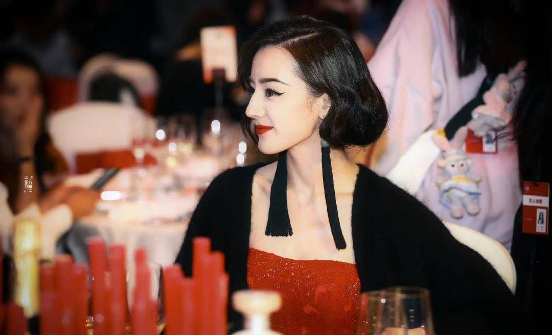 服装 85花盛典同台争艳！杨幂接连换三套服装，刘诗诗、唐嫣紧随其后