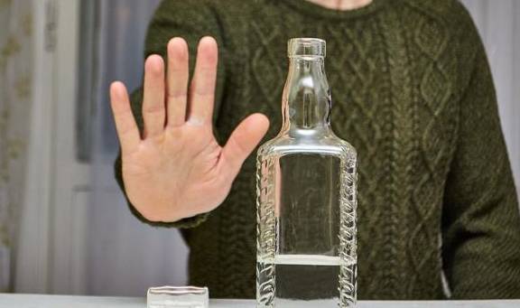 饮食|糖尿病人要“管好嘴”!遵循这4点饮食原则,血糖不敢起“风浪”