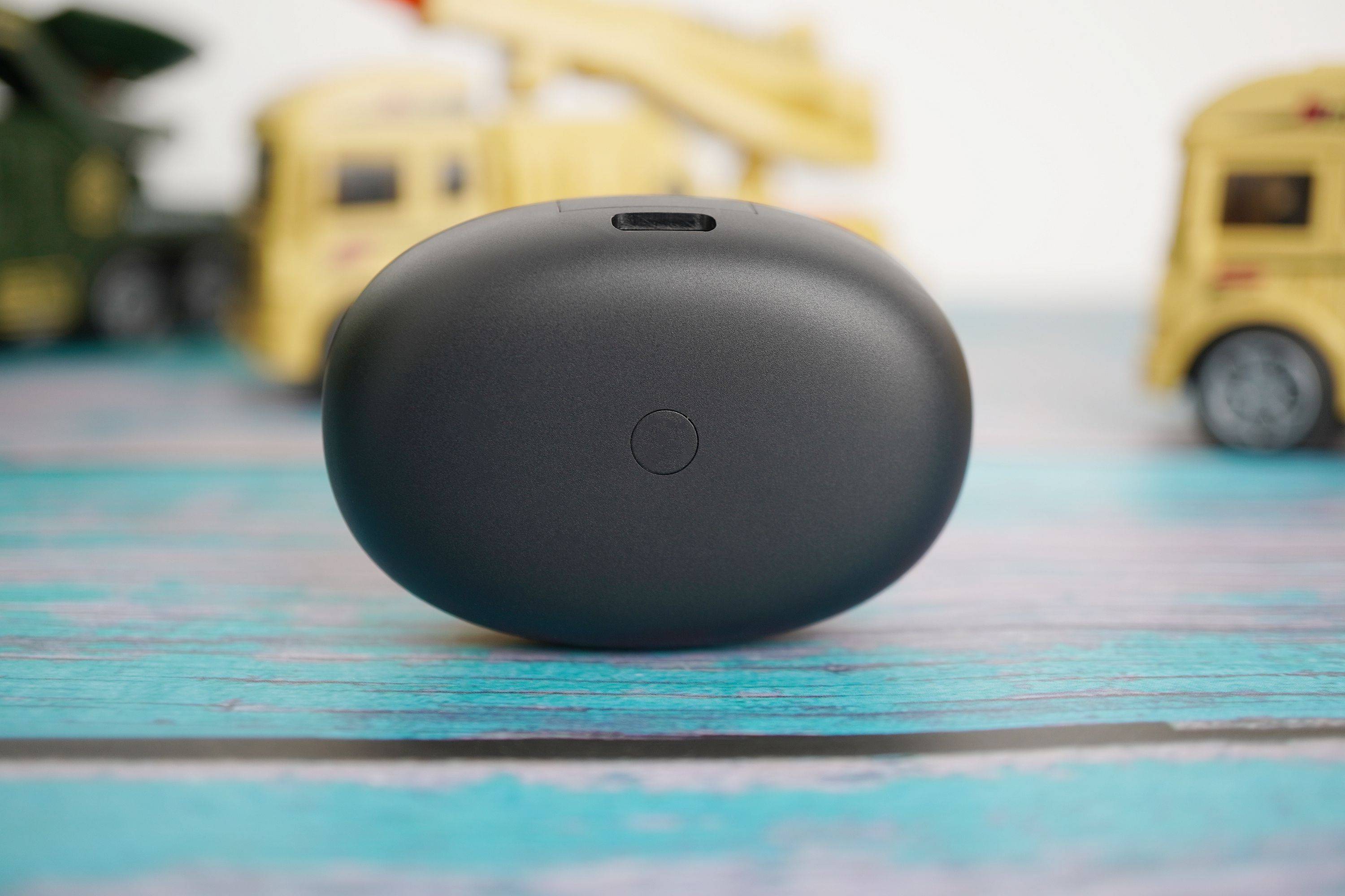 体积小60单耳重仅34gjeetair2蓝牙耳机带来更多惊喜