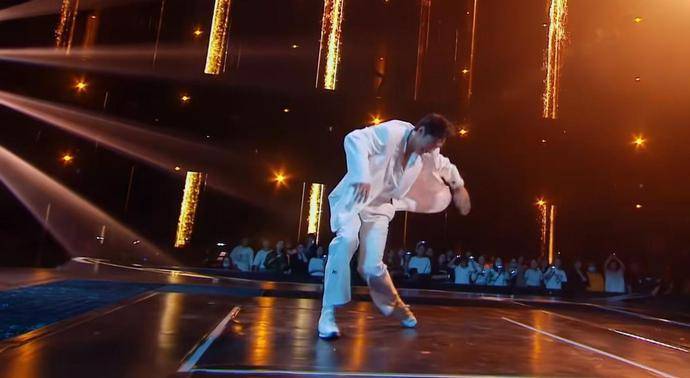 舞台|《追光吧！》初舞台口碑爆棚，2位惊艳，1位有争议，1位意难平