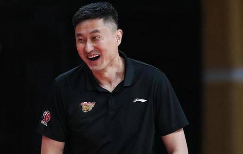 杨鸣心急,徐长锁求变,雅尼斯沉稳,李春江艰难,杜峰老练?_比赛