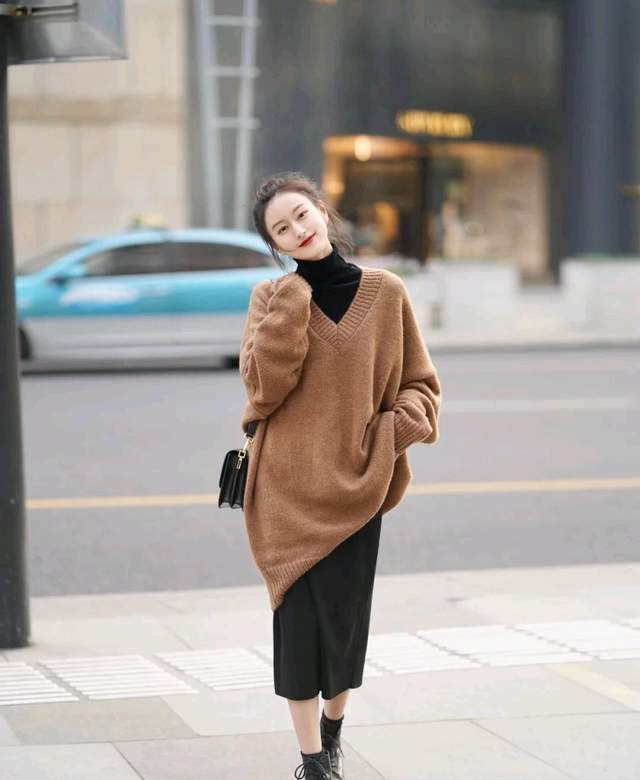 黑色 这才是毛衣的正确穿搭，简单优雅又减龄，轻松穿出20岁的感觉