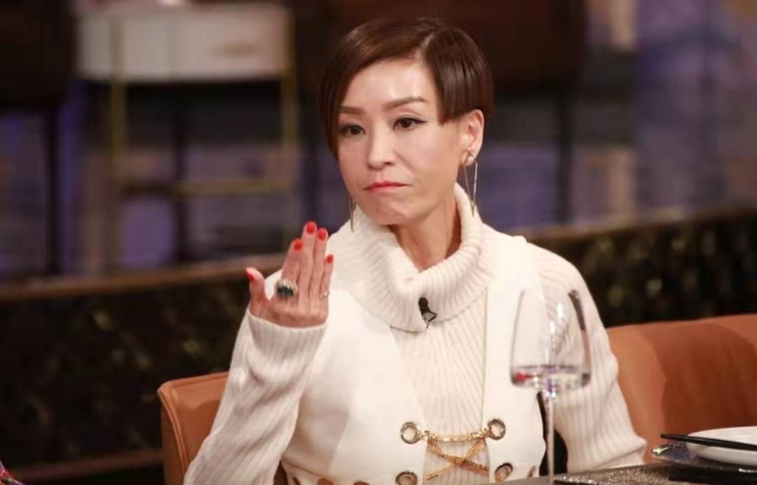 難過！TVB知名女星幕前罕見談及亡母，傷感痛哭：接受不了媽媽離開 娛樂八卦吃瓜 第5张