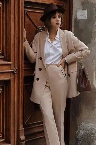 毛衣 比驼色更好穿，今年冬天“奶茶色”火了！