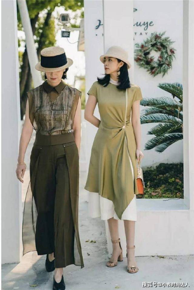 衬衣 女人过了50岁少穿T恤短裤，瞧三木妈妈这样来穿，优雅知性又时髦