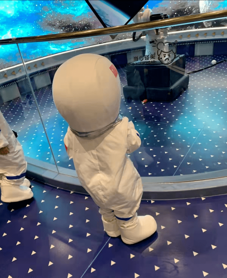 “中国航天员”成10后新偶像， 大众点评：年轻家长带动“航天员”