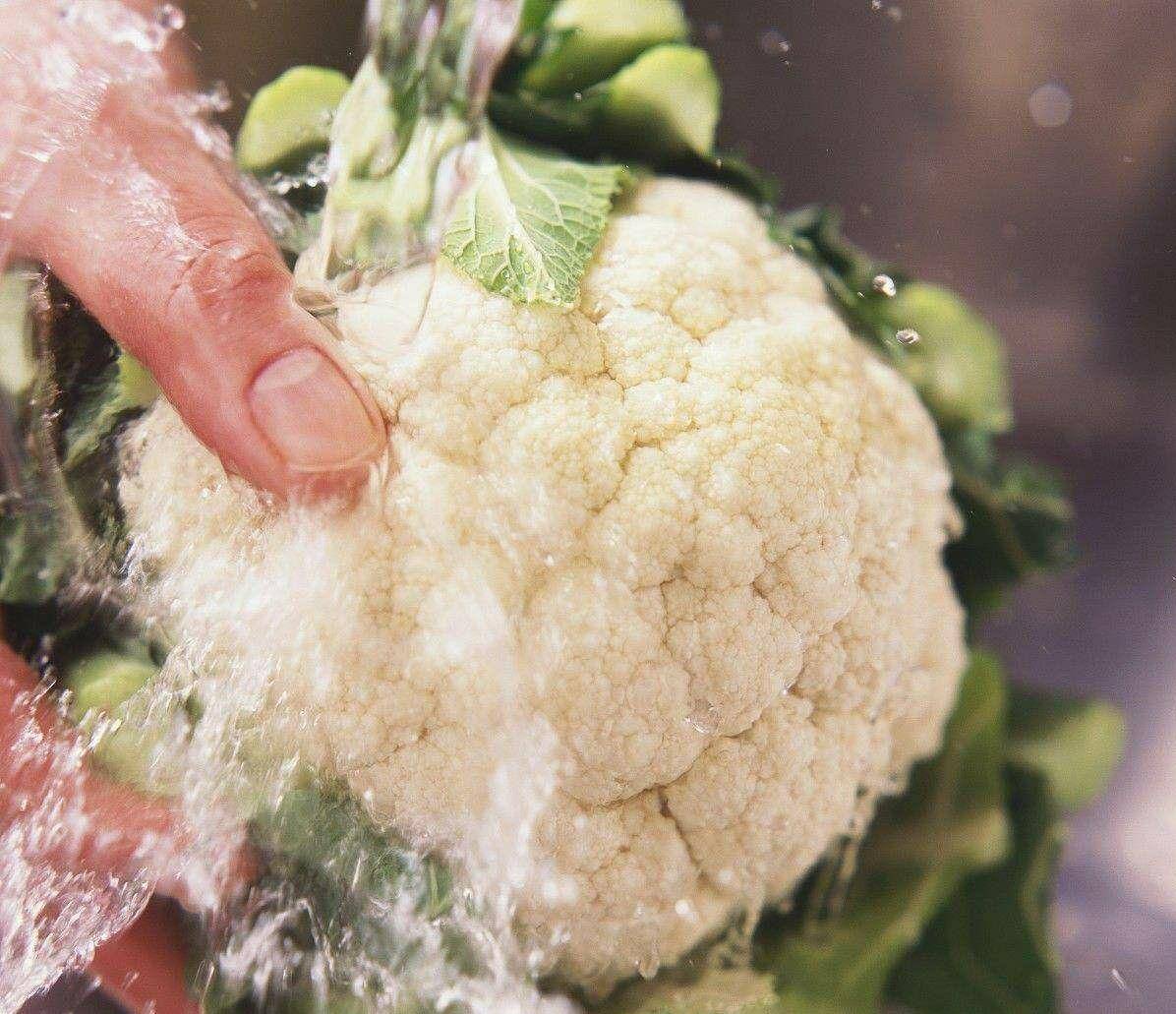 菜花洗不干净 教你一个小窍门 脏东西自己跑出来 清水