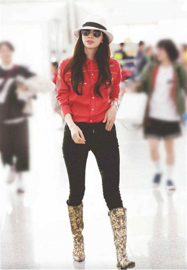 小腿肚 别再穿裸靴了,今年流行“膝盖靴”,150女生穿上后轻松显高10cm