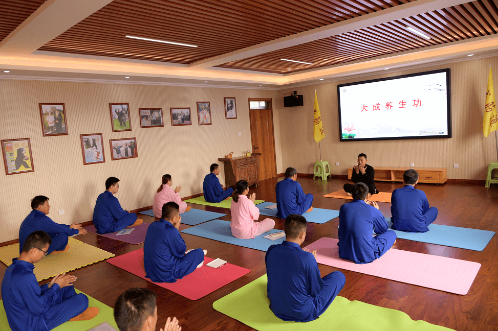 速報名站樁打座辟穀跟著大咖一起學大成養生功