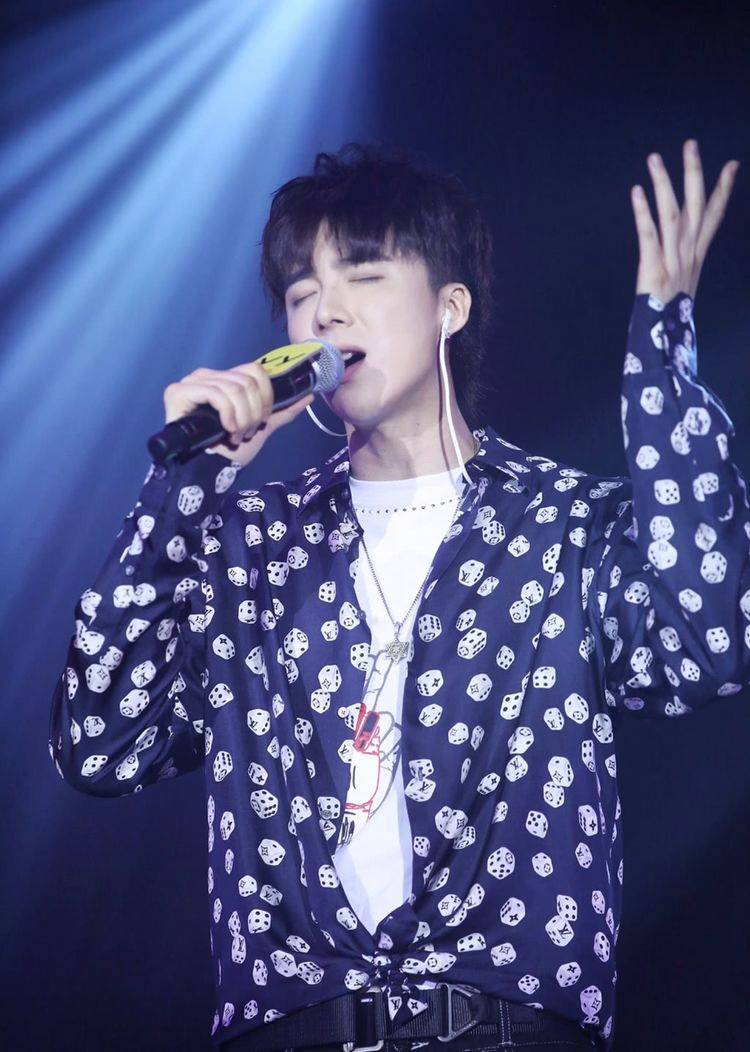 两人一夜走红 但两大网红的现状却大不相同 刘玉宁大获成功!