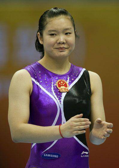 原创体操女皇程菲25岁退役养伤因长期服药胖至200斤至今仍单身