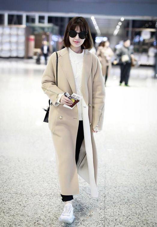 式样 温柔的冬季少不了“燕麦色”，优雅高级又大方，谁穿谁精致