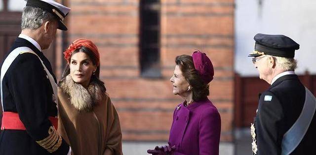 服装 西班牙王后不怕冷,竟然用“斗篷”大衣配连衣裙,为王室形象拼了