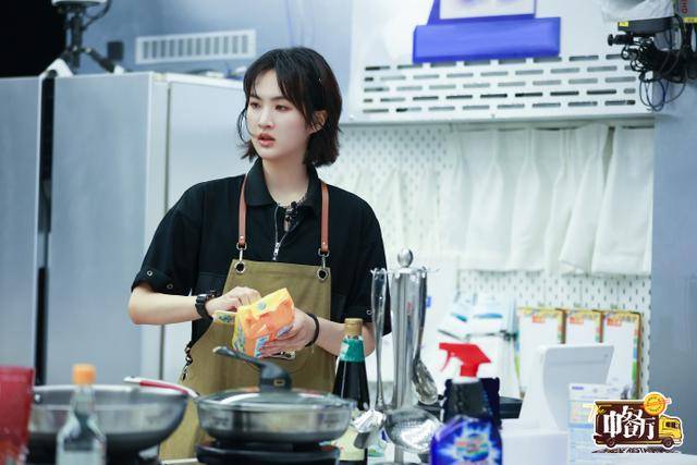 什么|庆祝姐姐回国，70个字写错三个，姚安娜蹭热度还是真关心？？