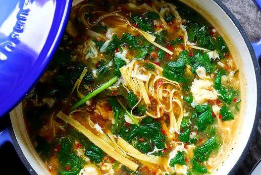 酸辣汤的做法大全家常菜 1929baa2210f4ff2a9e0dad9c0e24bdd.jpeg