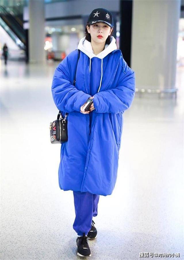 下半身 穿羽绒服时尽量别配打底裤!今年杨紫杨颖都在这样穿,这也太潮了