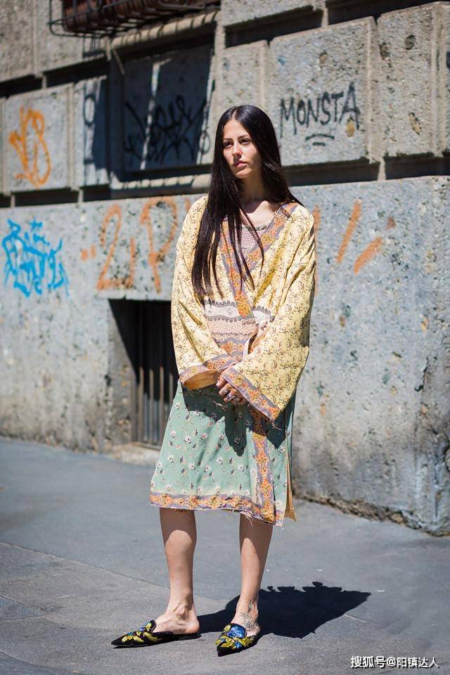 带着 2020年早春流行穿这款“平底鞋”,比高跟鞋舒适,比小白鞋时髦!