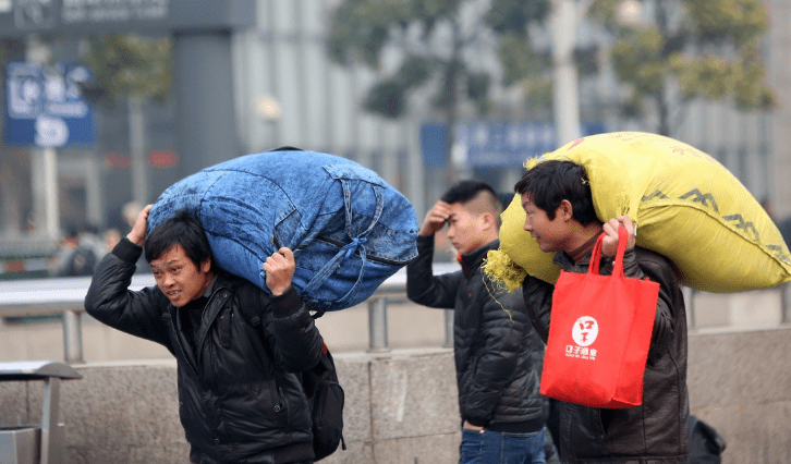 但是,我们听到有一部分农民工在今年返乡后就不会再外出打工了,就留在