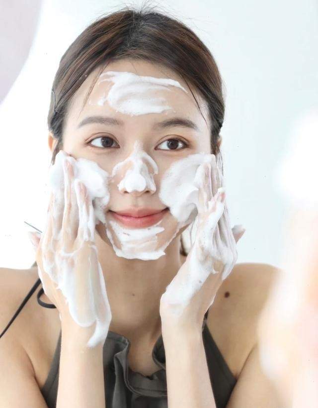 嘉玲嘉玲问题肌肤老师：冬季皮肤干燥怎么办