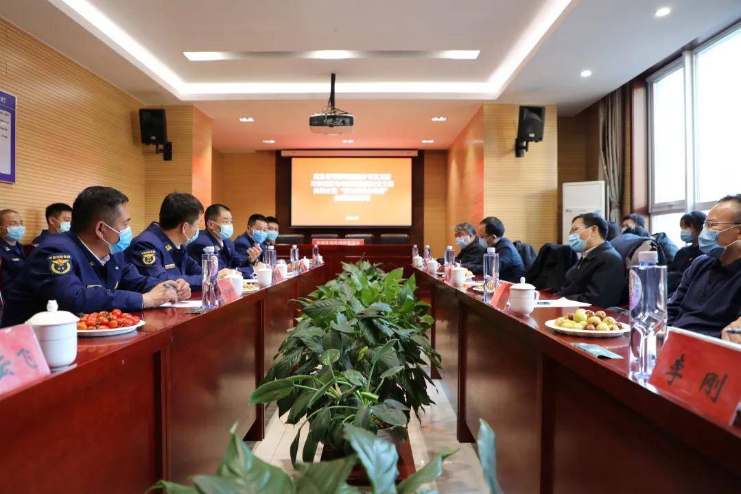 应急管理部总工程师李万春一行现场观摩耐高温消防机器人