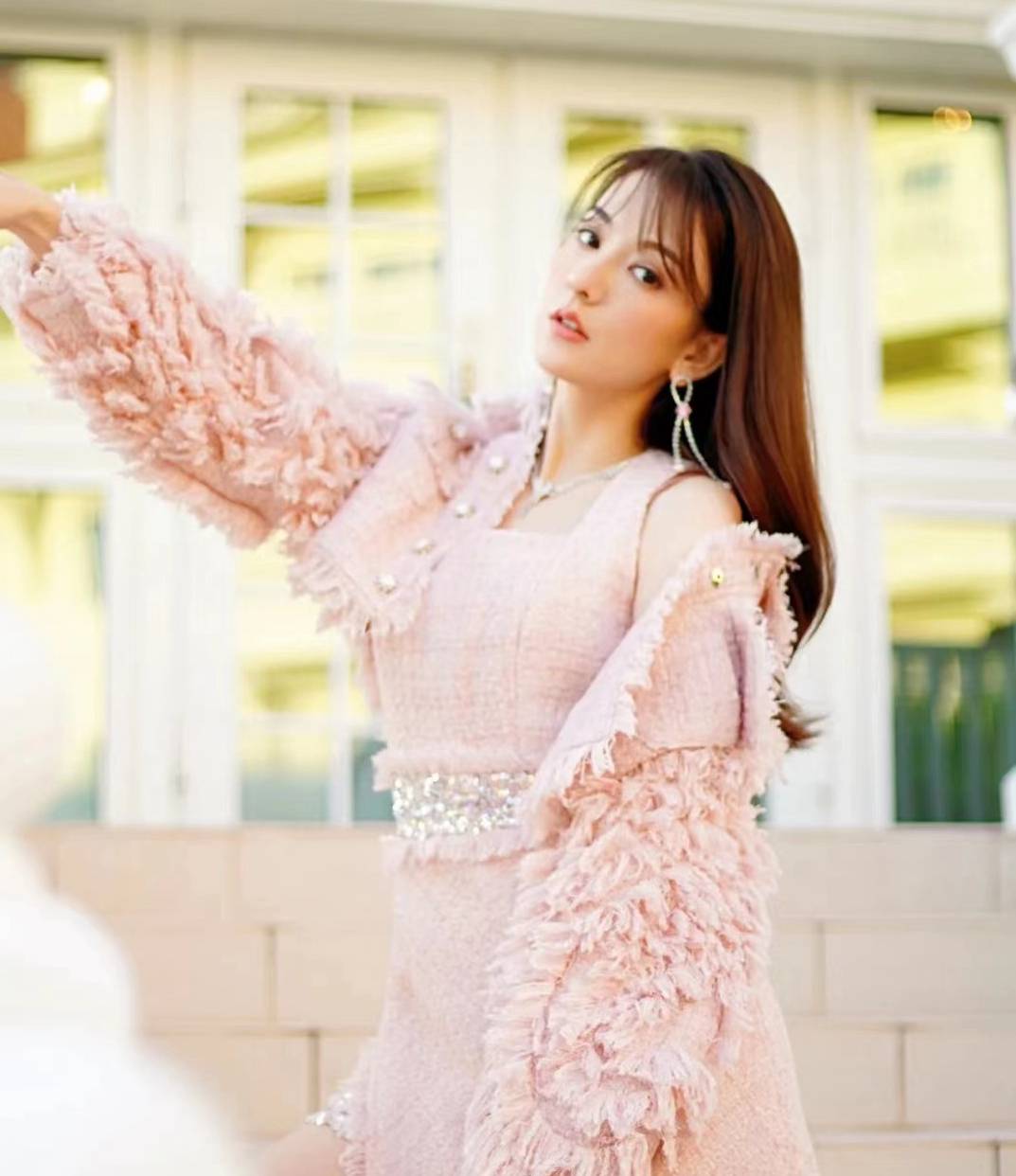 原创工作人员晒方媛拍摄花絮大赞她温柔亲切却意外泄露其真实身高