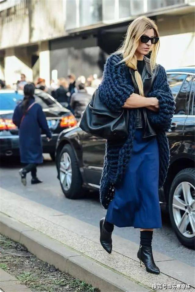 裙子 裸靴已经落伍了！明星都爱上这双“弹力靴”，配裙子裤子都好看！